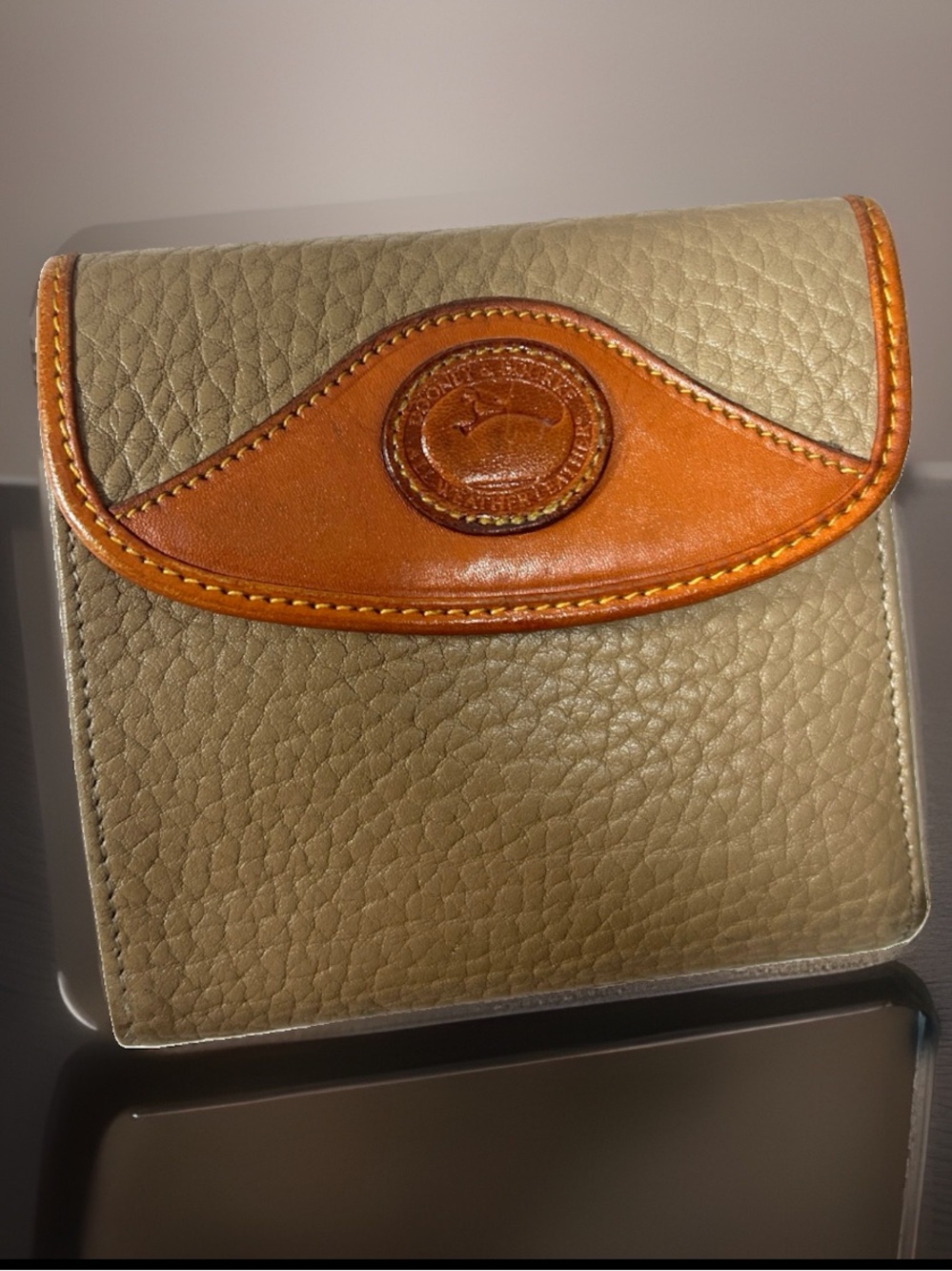 🦆 DOONEY & BOURKE AWL TRIFOLD TAUPE TAN LEATHER KISSLOCK POUCH COIN WALLET